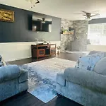 Mohawk-Kudil In Poconos ! Private Pool-Hot Tub-Lake Access-Game Room