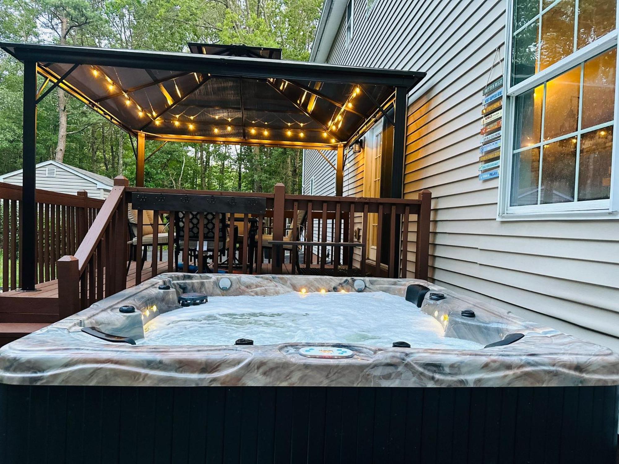 Mohawk-kudil In Poconos ! Private Pool-hot Tub-lake Access-game Albrightsville