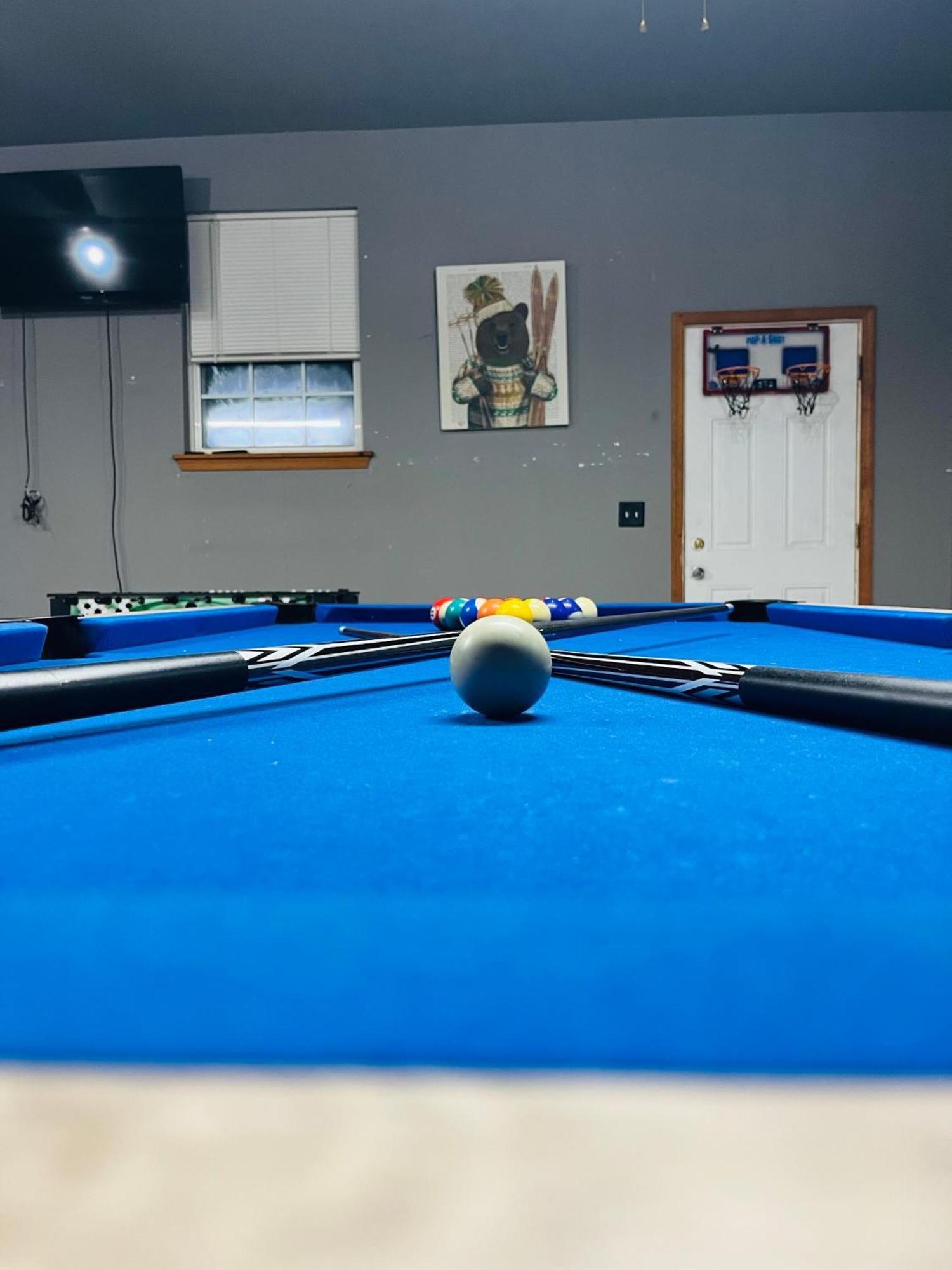 Mohawk-kudil In Poconos ! Private Pool-hot Tub-lake Access-game Villa *