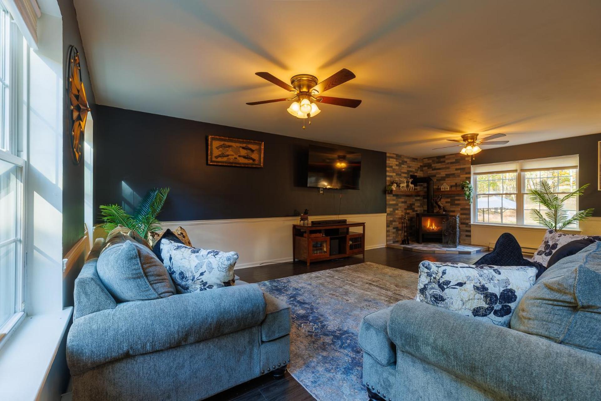 Mohawk-kudil In Poconos ! Private Pool-hot Tub-lake Access-game Albrightsville