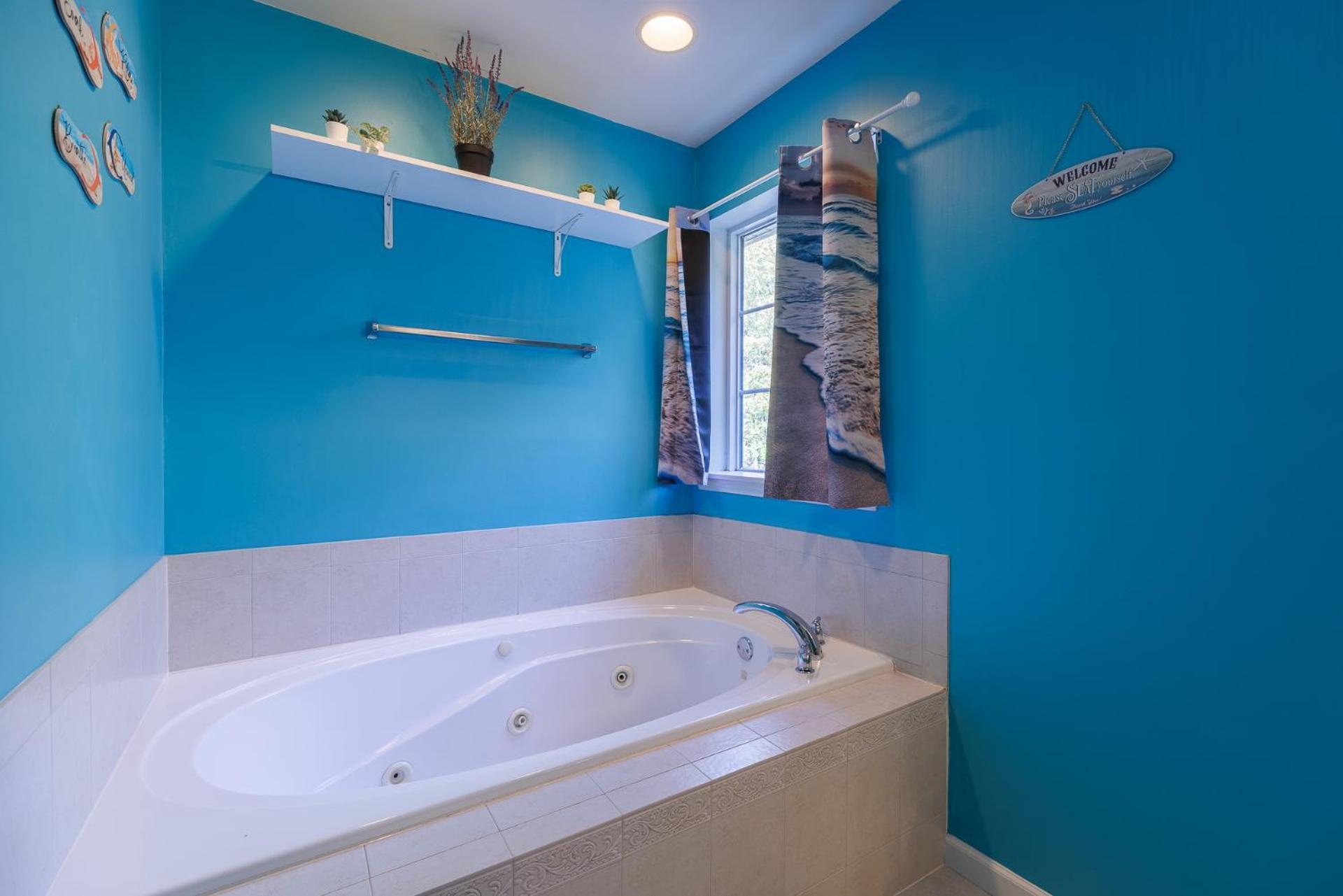 Mohawk-kudil In Poconos ! Private Pool-hot Tub-lake Access-game Villa *