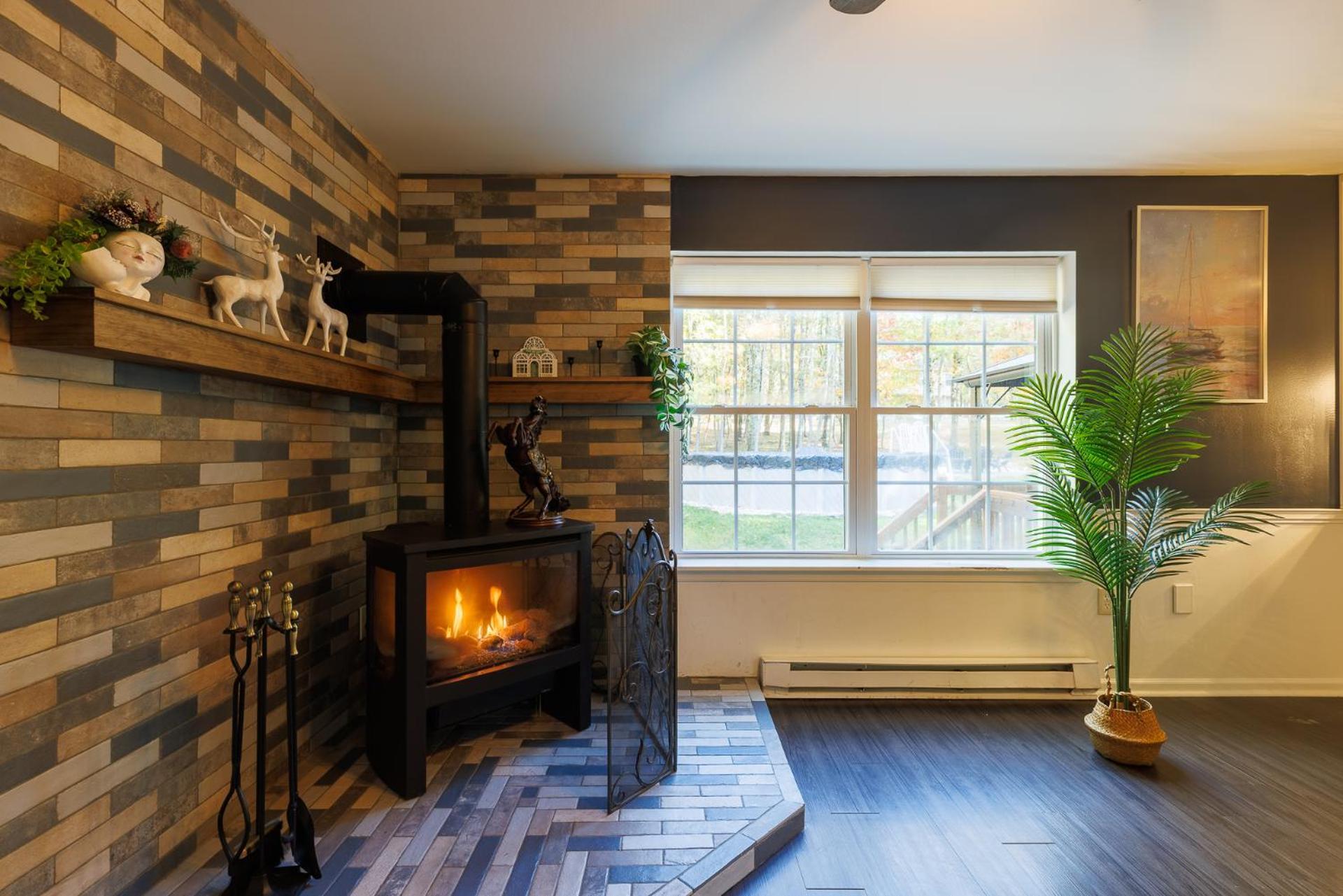 Mohawk-kudil In Poconos ! Private Pool-hot Tub-lake Access-game Villa *