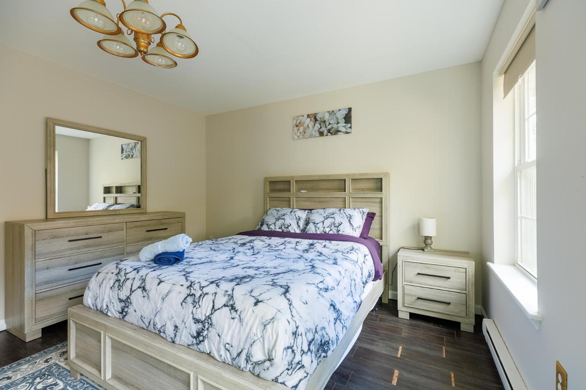 Mohawk-kudil In Poconos ! Private Pool-hot Tub-lake Access-game *
