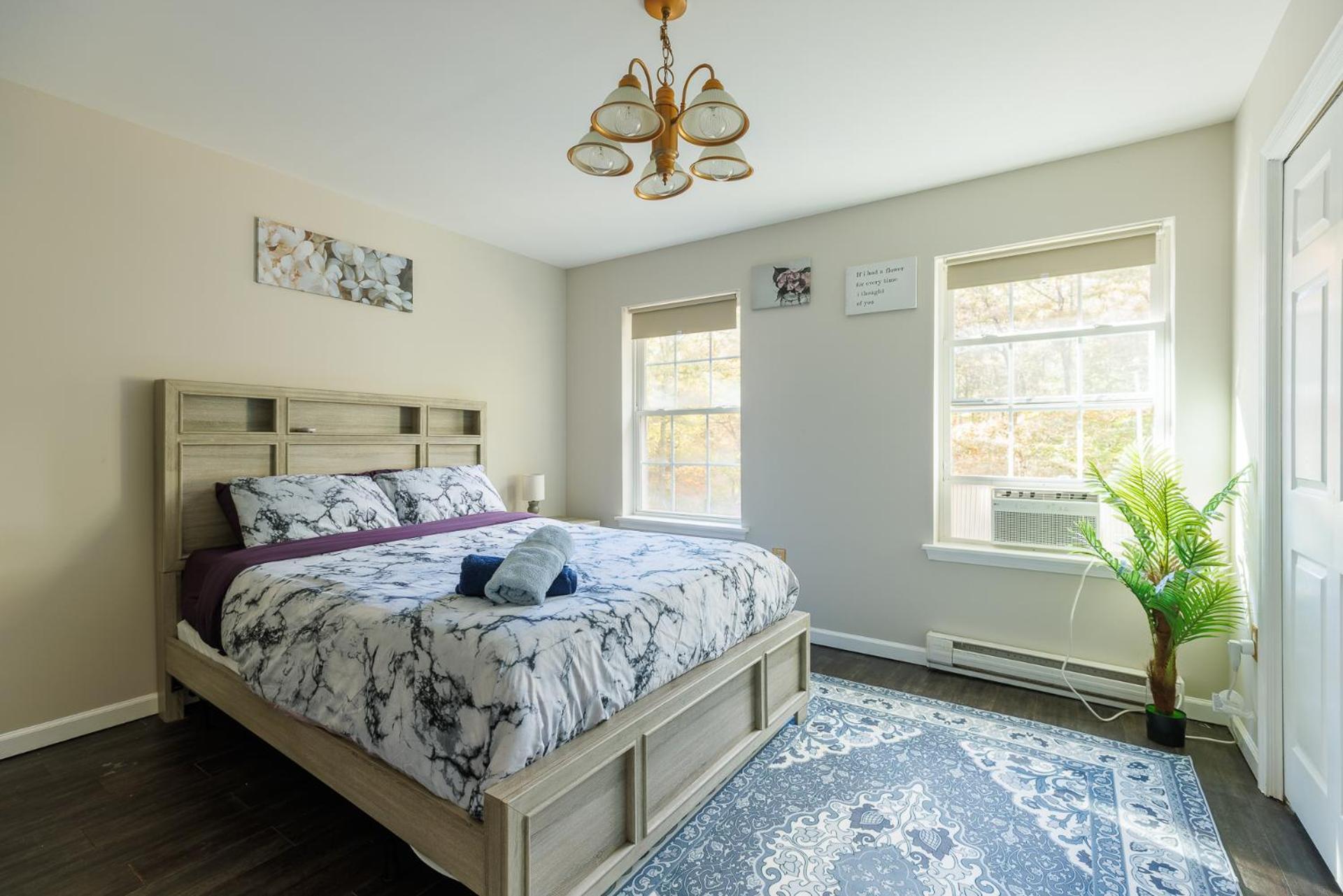 Mohawk-kudil In Poconos ! Private Pool-hot Tub-lake Access-game * Albrightsville